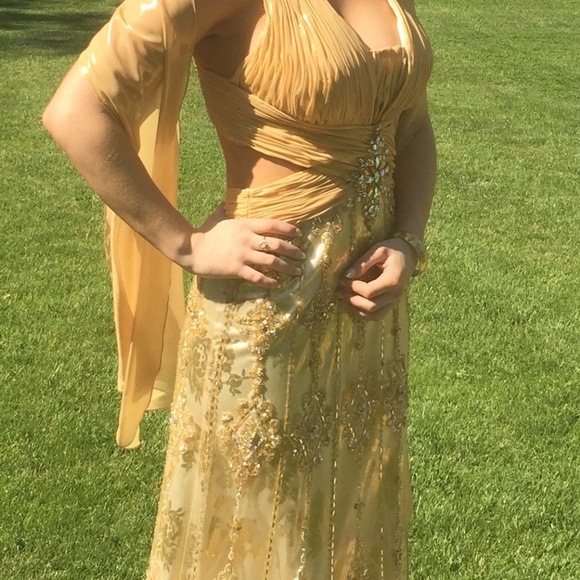 🔥🔥 TRADE @tcluxury🔥🔥DO NOT BUY🔥🔥Golden goddess ball/prom/pageant gown - Picture 3 of 3